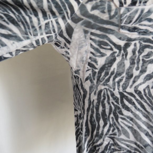 Mechant Zebra Motif Long Sleeves Button Up Collared Women’s Shirt XL - Picture 7 of 13